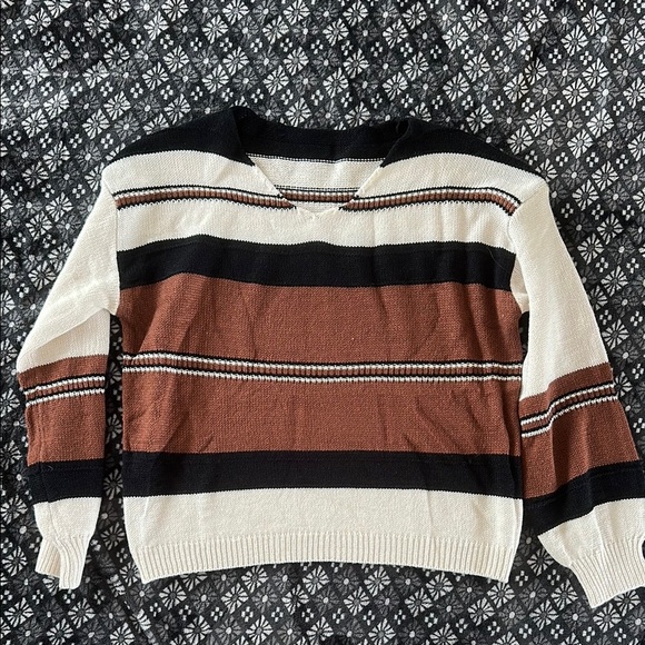 Botique Sweater - Picture 1 of 2